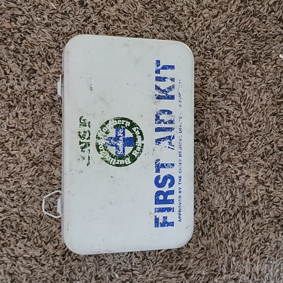 Vintage BNSF RR 1st aid kit. - Picture 2 of 10
